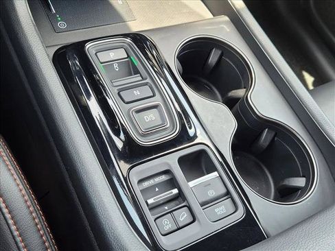 Used 2025 Honda Pilot TrailSport image 11