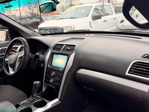 Used 2012 Ford Explorer XLT image 17