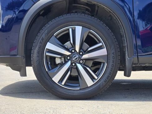 Used 2024 Nissan Rogue SL w/ SL Premium Package FWD image 11