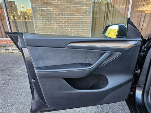 Used 2024 Tesla Model Y Long Range image 27