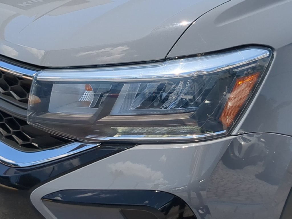 Certified 2023 Volkswagen Taos SE w/ Panoramic Sunroof Package FWD image 9