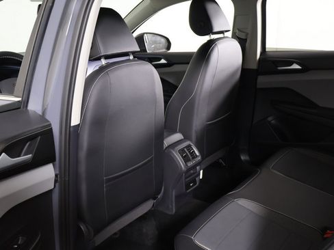 Used 2022 Volkswagen Taos SE image 25