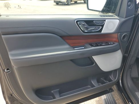 Certified 2023 Lincoln Navigator Reserve AWD/4WD image 10