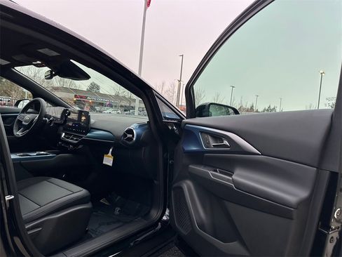 New 2026 Chevrolet Equinox EV LT image 11