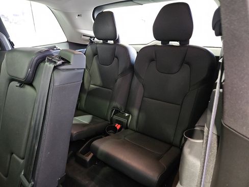 Used 2022 Volvo XC90 T6 Momentum image 11