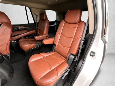 Used 2019 Cadillac Escalade Premium Luxury image 26