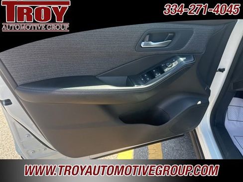 Used 2021 Nissan Rogue SV image 17