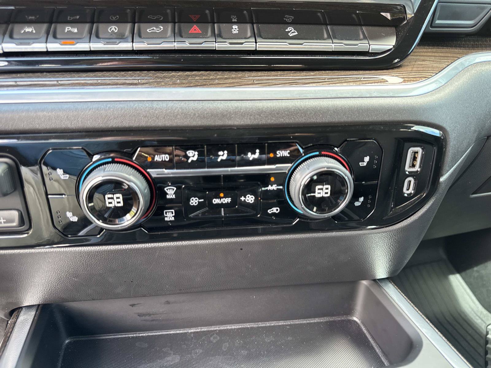 Used 2026 Chevrolet Silverado 1500 LT Trail Boss w/ LT Trail Boss Premium Package AWD/4WD image 28