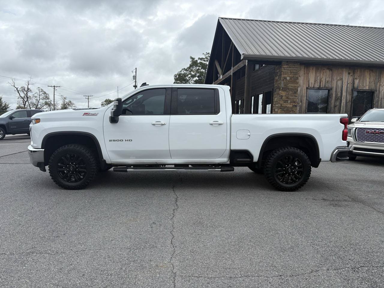 Used 2023 Chevrolet Silverado 2500 LT w/ Convenience Package AWD/4WD image 3