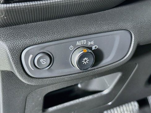 Used 2023 Chevrolet TrailBlazer LS FWD image 12