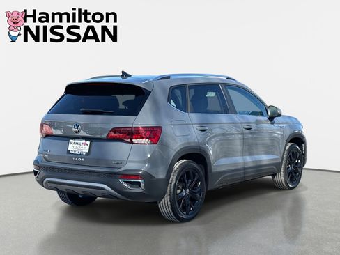 Used 2022 Volkswagen Taos SE image 2