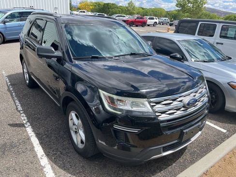 Used 2018 Ford Explorer XLT image 12