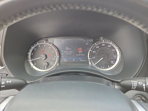 Used 2023 Toyota Highlander LE AWD/4WD image 21