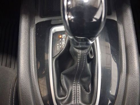 Used 2018 Nissan Rogue S AWD/4WD image 26