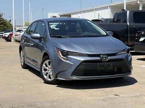 Used 2026 Toyota Corolla LE FWD image 2