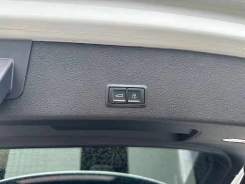 Used 2024 Audi Q8 e-tron Premium Plus w/ Premium Plus Package image 71