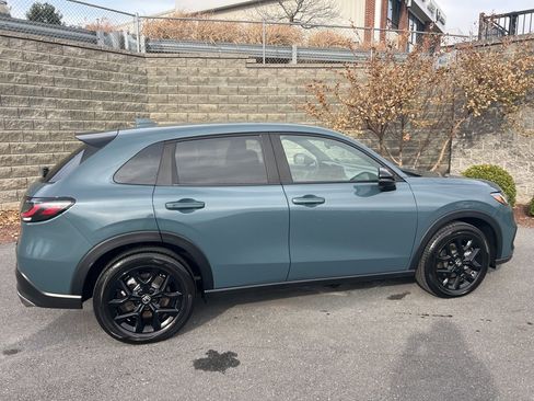 Used 2025 Honda HR-V Sport image 3