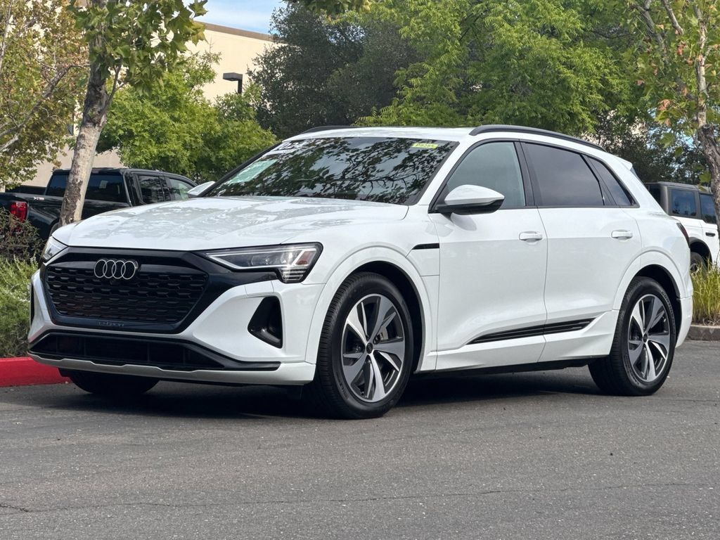 Used 2024 Audi Q8 e-tron Premium Plus AWD/4WD image 9