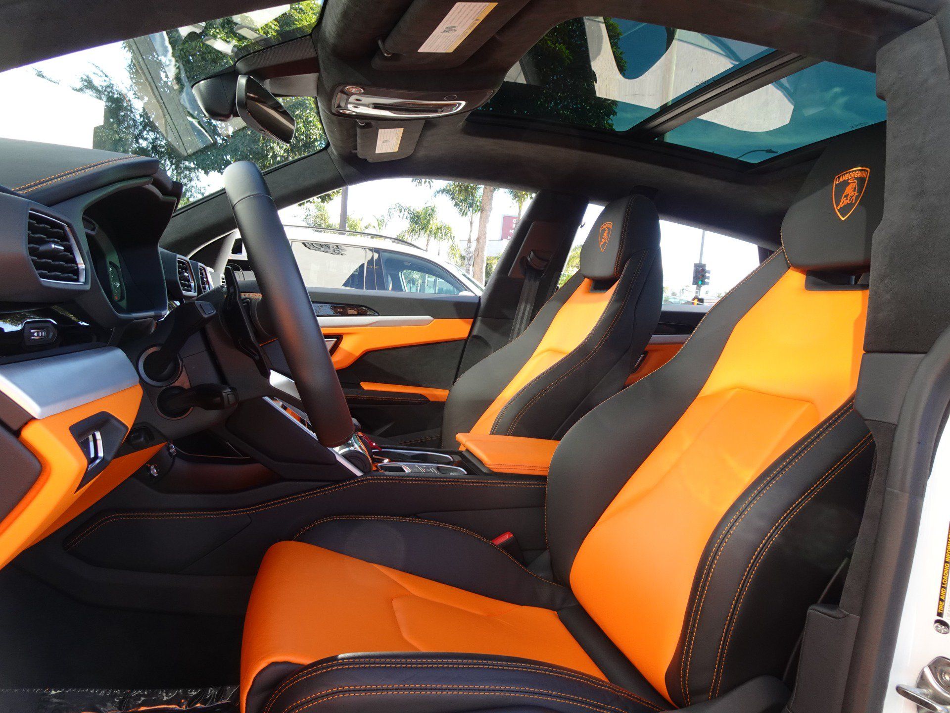 Used 2021 Lamborghini Urus AWD/4WD image 12