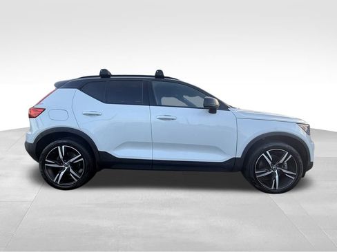 Used 2020 Volvo XC40 T5 R-Design image 9