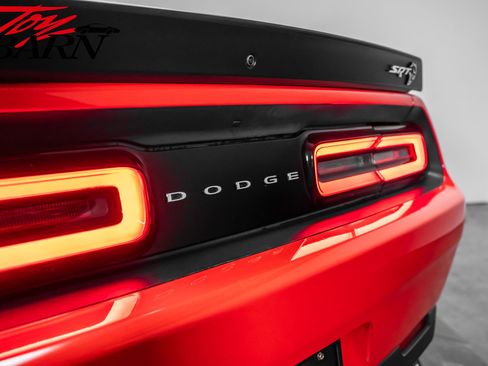 Used 2017 Dodge Challenger SRT Hellcat image 12