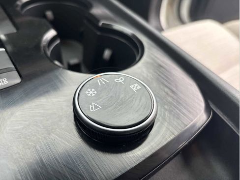 Used 2023 Nissan Rogue SV image 39