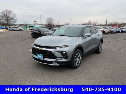 Used 2025 Chevrolet Blazer LT image 2