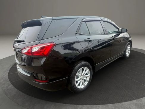Used 2019 Chevrolet Equinox LS w/ LS Convenience Package FWD image 5