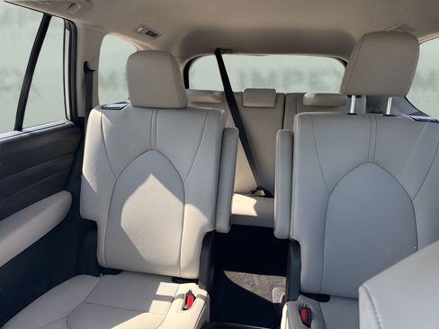 Used 2025 Toyota Grand Highlander AWD image 13