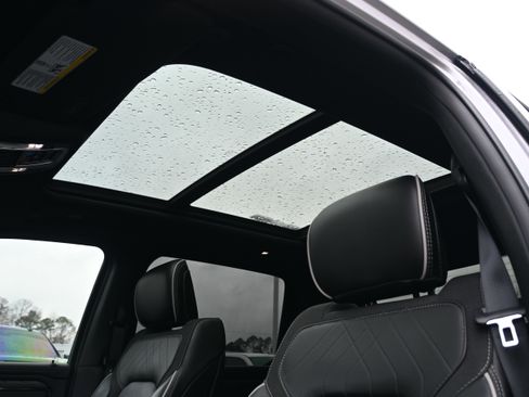 Used 2025 RAM 1500 Limited image 9