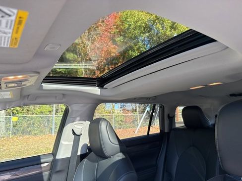 Used 2023 Toyota Highlander L image 41