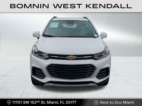 Used 2022 Chevrolet Trax LT w/ LT Convenience Package image 2