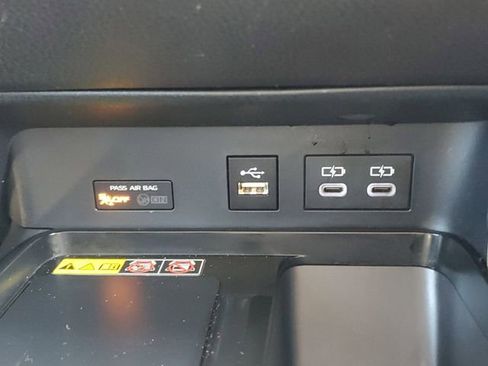 Used 2025 Toyota Camry LE image 31