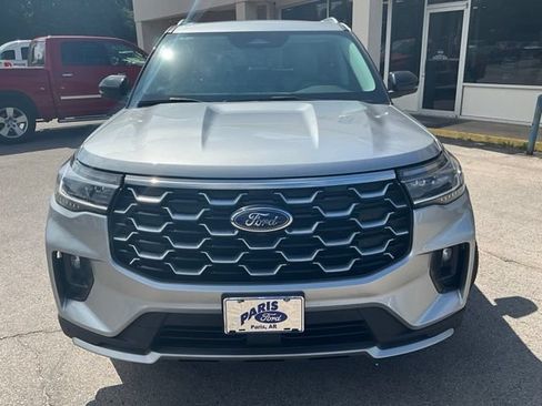 Used 2025 Ford Explorer Platinum w/ Ultimate Package AWD/4WD image 9
