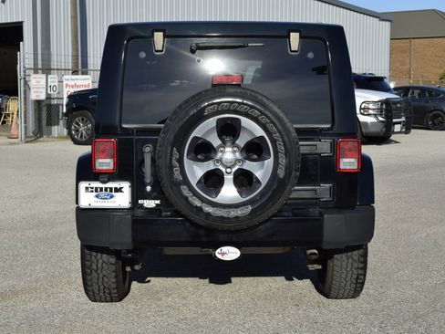 Used 2018 Jeep Wrangler Unlimited Sahara w/ Connectivity Group image 9