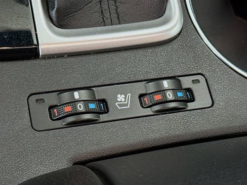 Used 2019 Toyota Highlander Limited image 21