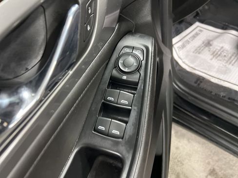 Used 2023 Chevrolet Traverse LT image 21