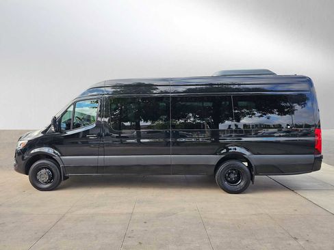 Used 2024 Mercedes-Benz Sprinter 4500 image 8