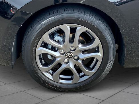 Certified 2020 Toyota Yaris LE image 10