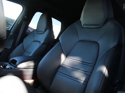 Certified 2025 Porsche Cayenne image 5