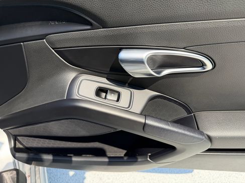 Certified 2024 Porsche 718 Boxster RWD image 12