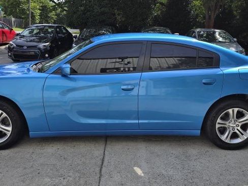 Used 2019 Dodge Charger SXT RWD image 2