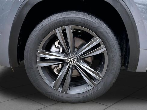 Used 2022 Volkswagen Atlas Cross Sport SEL R-Line AWD/4WD image 11