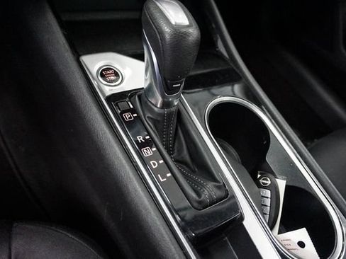 Used 2024 Nissan Altima 2.5 SV FWD image 14