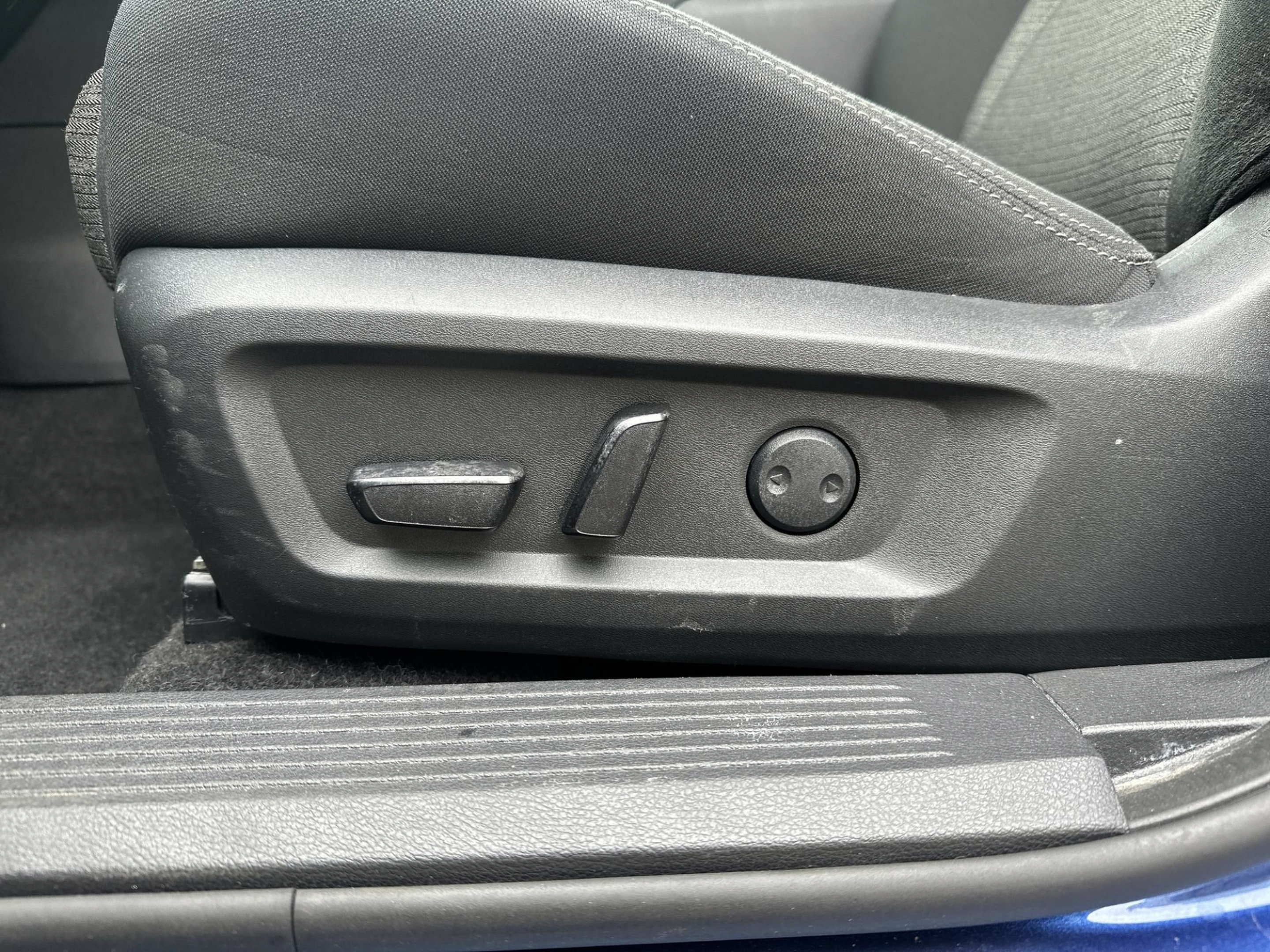 Used 2022 Nissan Rogue SV FWD image 14