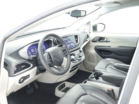Certified 2023 Chrysler Pacifica Touring-L FWD image 27