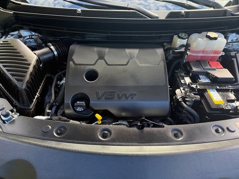 Used 2024 Buick Enclave Essence image 9