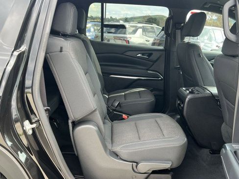 Used 2025 Chevrolet Traverse LT FWD image 26