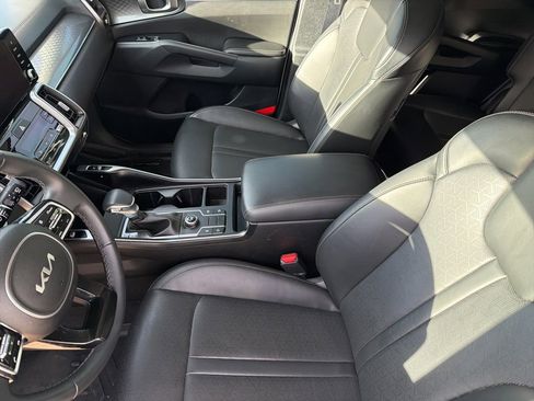 Used 2023 Kia Sorento S image 8