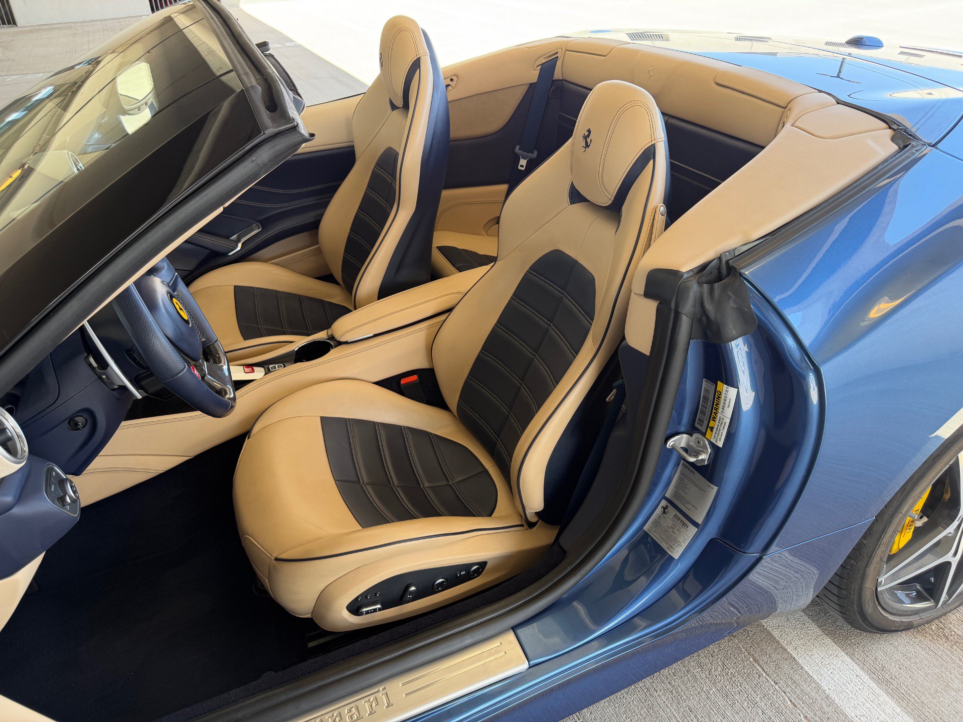 Used 2015 Ferrari California T RWD image 28